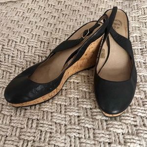 🆕 BATA WEDGES IN BLACK AND CORK!